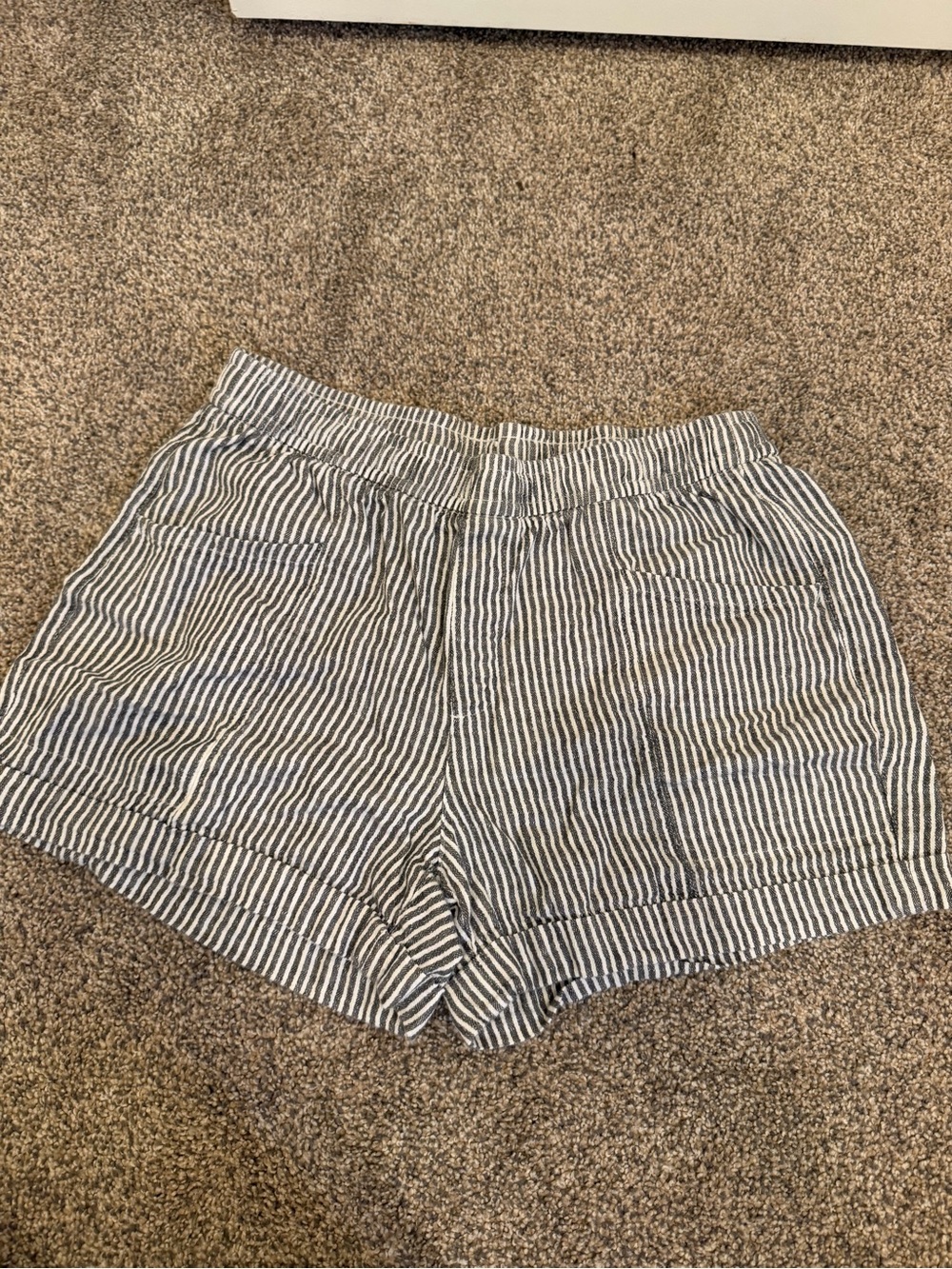 Old Navy Women's High-Waist Striped Linen Shorts - Black & White
